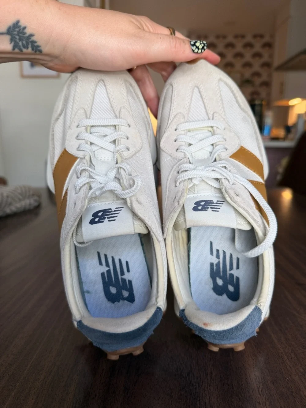 New Balance 327 Women’s size 7 - Picture 4 of 9